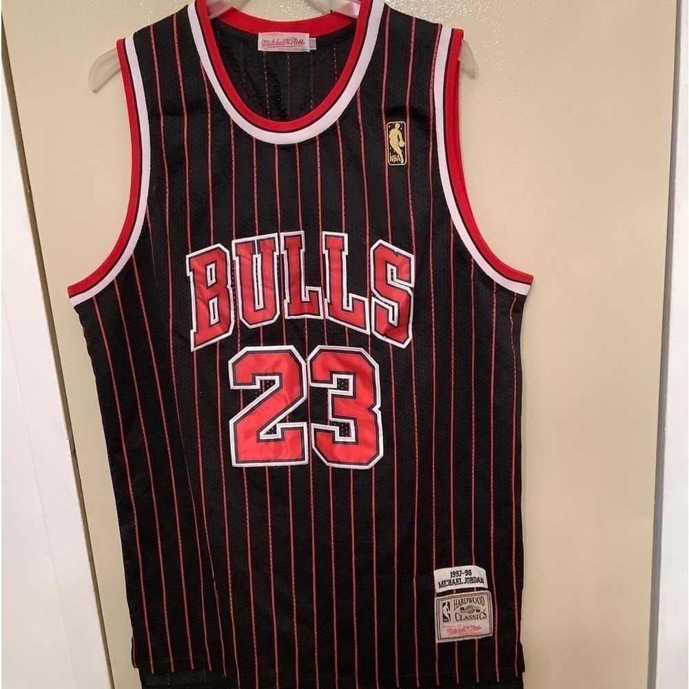 Michael Jordan Bulls 23 Mitchell & Ness Authentic Pinstripe Jersey 1997-…​​​​​